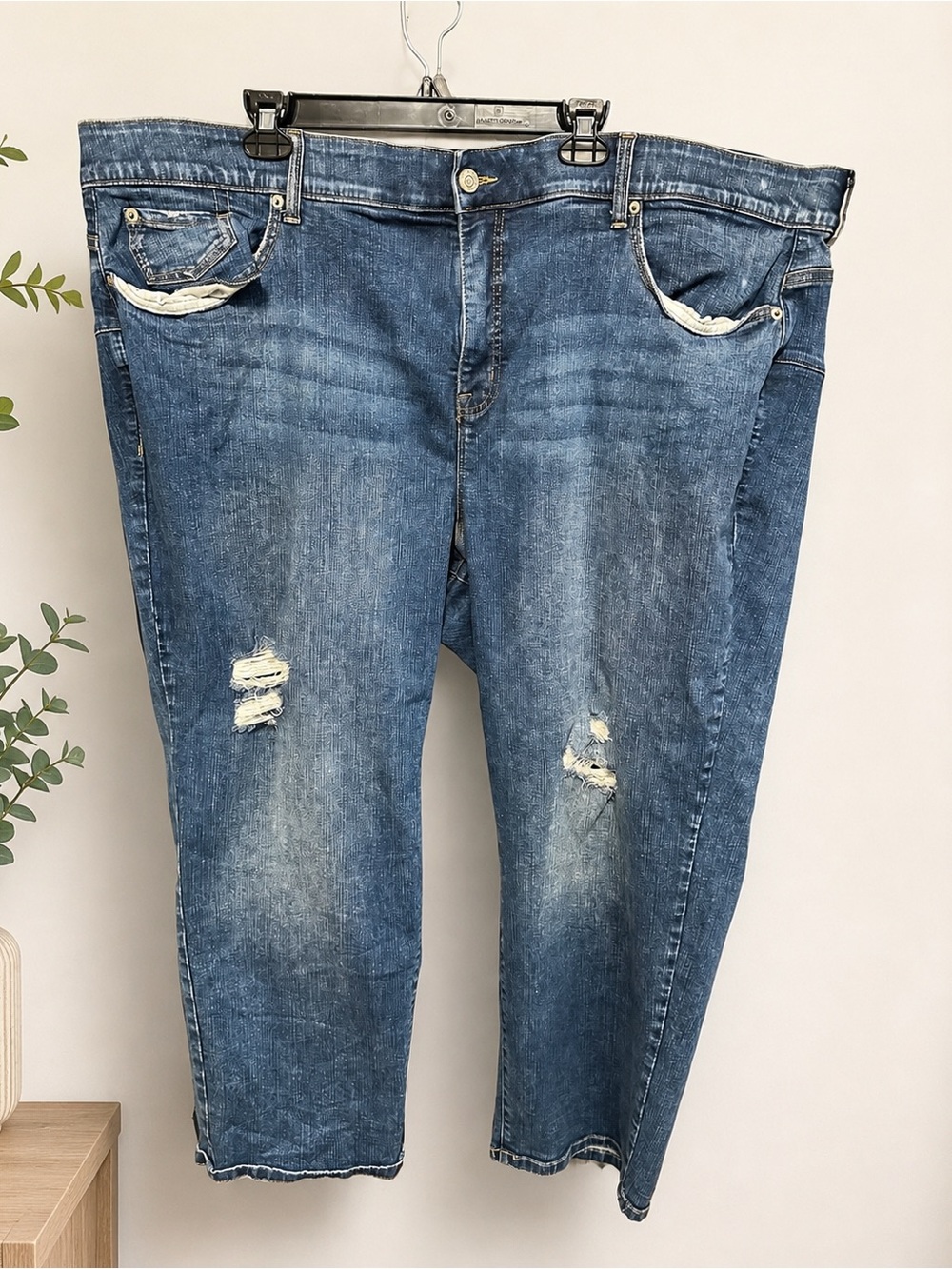 Torrid Bombshell Straight Jeans 30S Distressed Premium Stretch Plus Size